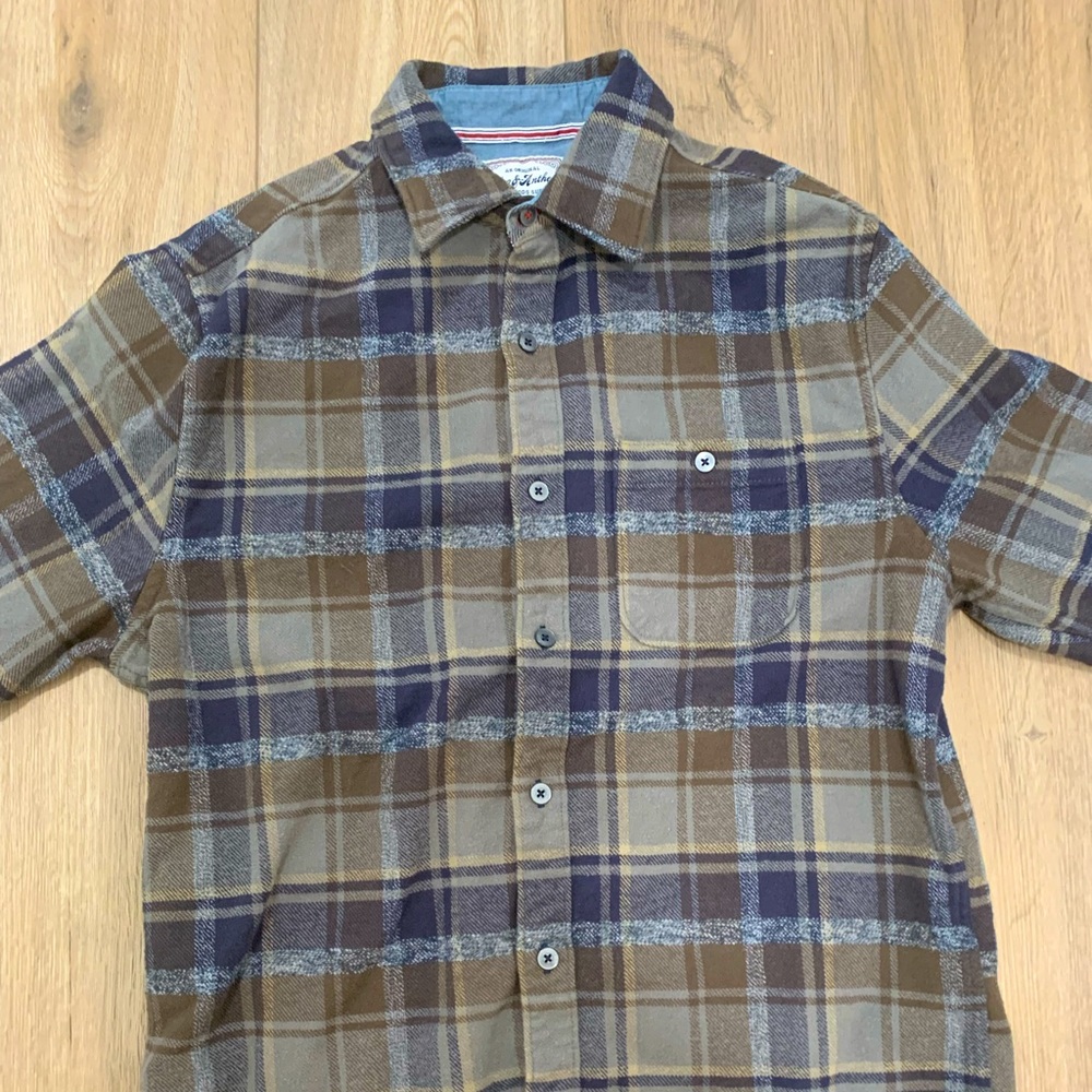Men’s small Flag and Anthem flannel.